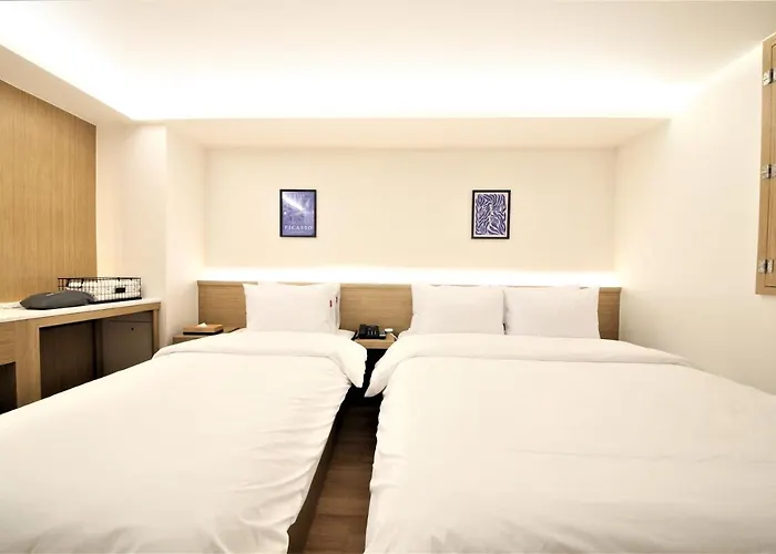 Hotel 25hours 2*